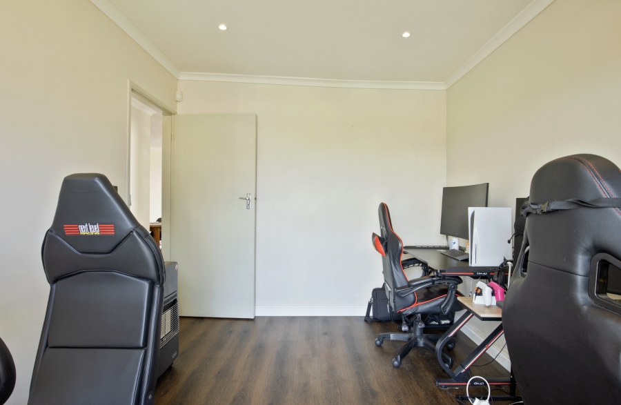 3 Bedroom Property for Sale in Sunningdale Western Cape